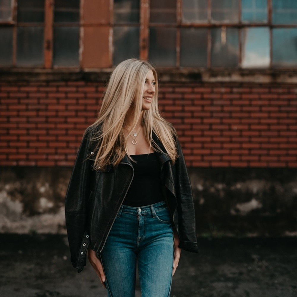 Meet your Posher, Ella Kate 💖🛍💐